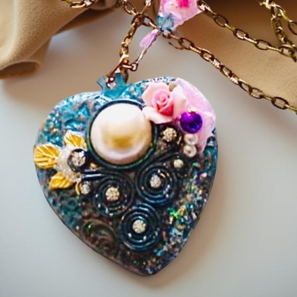 Handcrafted Heart Necklace with Handcrafted chain - Picture 7 of 15